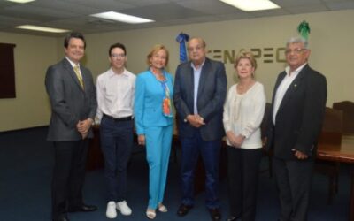 Fundación Farach entrega RD$1 millón a Cenapec para becas